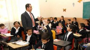 Maestro el que enseña a dudar